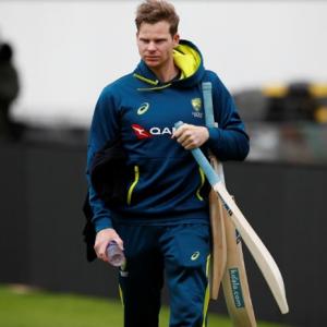 Australia drop Khawaja for fourth Test, Smith recalled