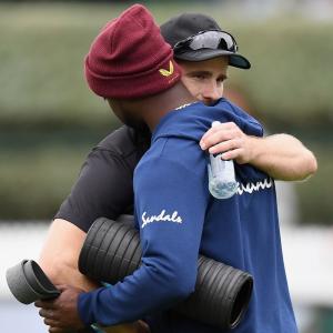 Williamson's gesture for bereaved Roach wins hearts