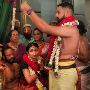 Varun, wife play cricket after wedding