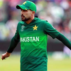 Pakistan bowler Amir retires citing 'mental torture'