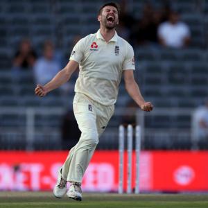 PHOTOS: South Africa vs England, 4th Test, Day 2