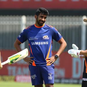 Mumbai Indians stand between SRH and play-off spot