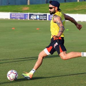 SEE: Virat's Hot Dogs vs AB's Cool Cats