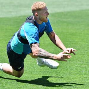 Stokes says he can manage knee injury during Ashes
