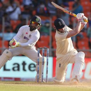 'England looked like startled rabbits in 2nd innings'