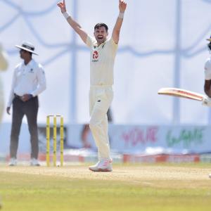 Anderson hits Lanka for six as Root anchors England