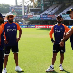 Boys were like zombies in 1st Test: Shastri