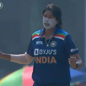 Jhulan, Mandhana star as India down SA to level series