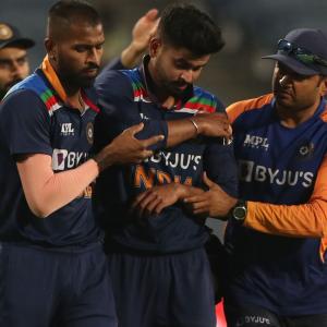 Iyer injures shoulder while fielding; doubtful for IPL