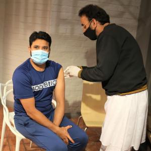 Pakistan cricketers get COVID vaccine jabs