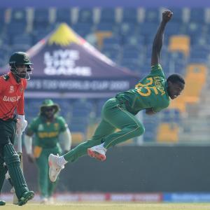 PIX: South Africa thrash Bangladesh, boost semis hopes