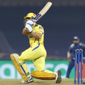 IPL 2022: 'World's best finisher' Dhoni does it again!