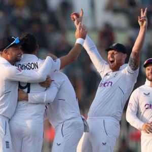 Brave England seal memorable victory over Pakistan