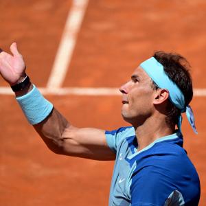 Defending champion Nadal moves into Last-16 in Rome