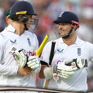 3rd Test: Crawley, Lees propel England towards victory