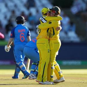 'Composed' Australia edge India for spot in final