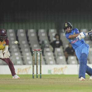 Mandhana, Harmanpreet steer India to easy win over WI