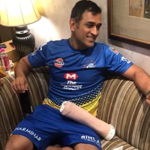 SEE: Watch Dhoni SING!