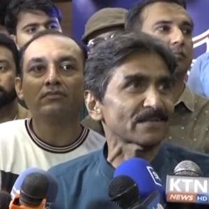 Pakistan should not go to India for WC: Miandad