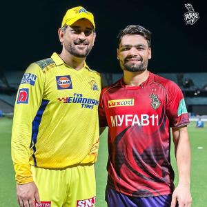 Dhoni's Special Gift For Rinku