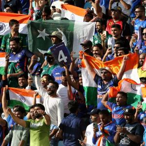Fans queue up for tickets to India-Pakistan clash