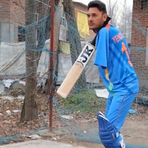 Cricketer Who Bats, Bowls Without Arms