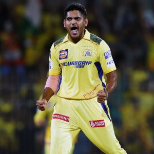 IPL PIX: Clinical CSK rout Titans to jump to top!