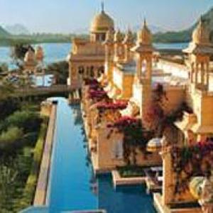 Top 12: World's best hotel swimming pools! 