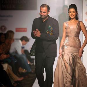 Pakistani Hindu fashion designer bats for Indo-Pak peace