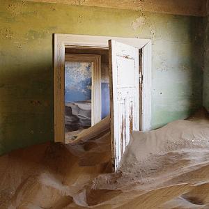INCREDIBLE PICS: 10 Abandoned places in the world