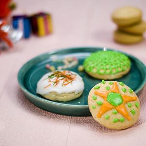 Irresistible Recipes: Sugar Cookies and Plum Cake