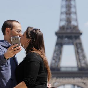 How not to let social media ruin your love life