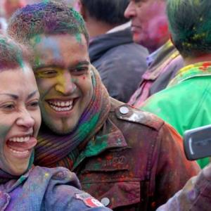 This Holi, let your skin be happy too!