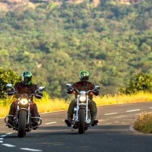 Harley-Davidson 1200 Custom Vs Indian Scout Sixty