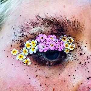 Floral eyeliners are trending! Would you wear it?