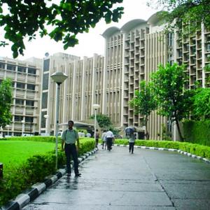 IIT-Bombay inspires other IITs to move classes online