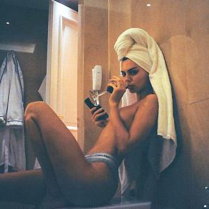 Photos! Is this Kendall Jenner's sexiest bathroom selfie