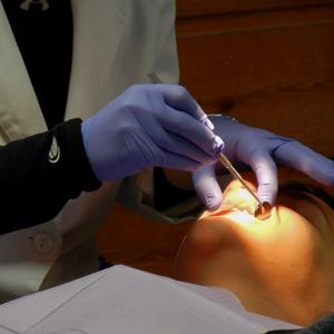 9 signs you need to visit a dentist right away