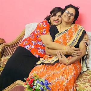 Selfie with mom: 'She is a pillar of strength'