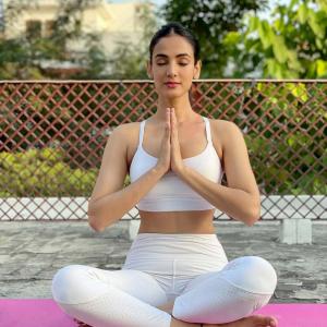 Can you twist your body like Sonal Chauhan?