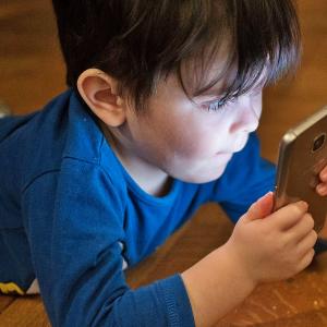 Why You Should NOT Give Your Child/Teen A Smartphone
