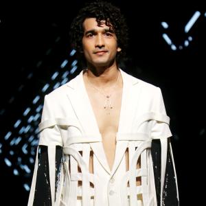 Will Ranveer Say Yes To Shantanu's Edgy Suit?