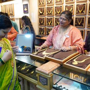 Want To Invest in Gold? Read This