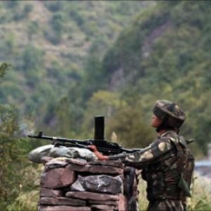 Heavy firing along LoC as Pak violates ceasefire
