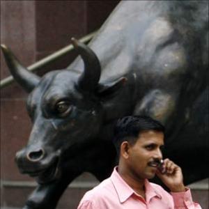 Markets end in the red after volatile session