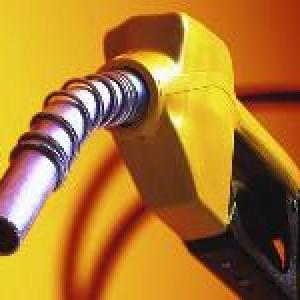 Govt mulls raising ONGC gas price to RIL level