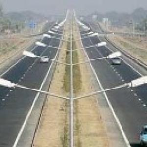NHAI to award projects worth Rs 1 lakh crore