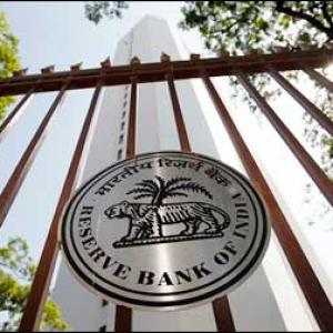 RBI to infuse Rs 480 bn; raps govt for cash crunch