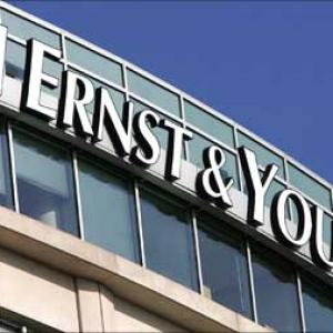 E&Y faces fraud charges over Lehman collapse