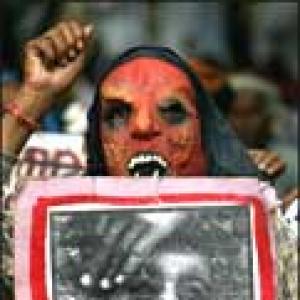 Bhopal: Why India needs to arrest Keshub Mahindra